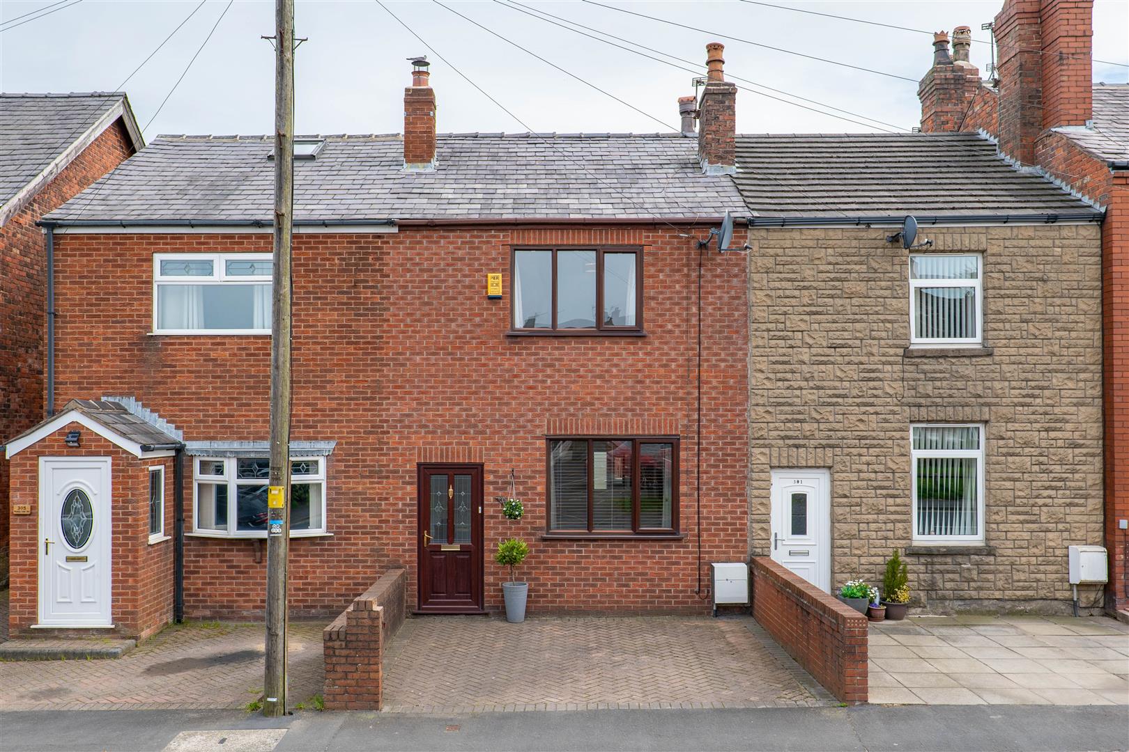 2 bed property in Mossy Lea Road, Wigan